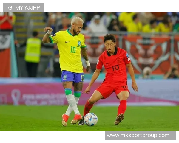 利桑德罗随队恢复有球训练预计10月底前重返赛场 利桑德罗随队恢复有球训练预计10月底前重返赛场