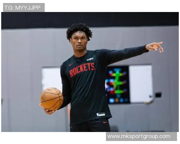 伊森赛前接受妈妈心理辅导命中五记三分助球队获胜表现出色