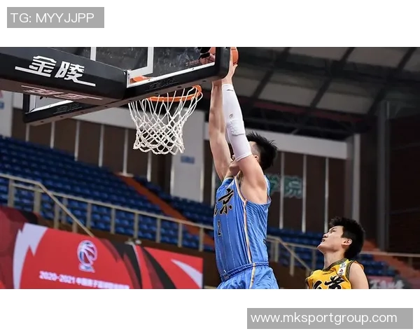 加兰强调录像分析的重要性球队共同承担责任拼搏寻找胜利之道