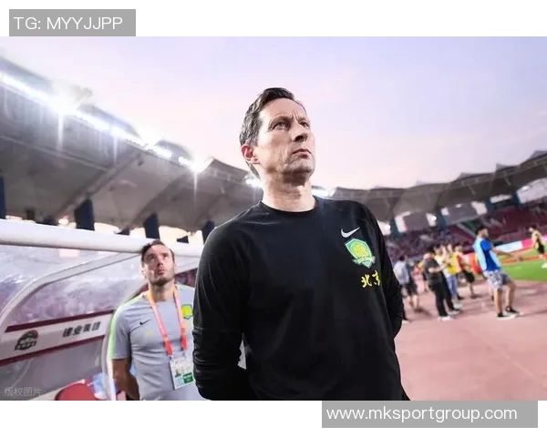 国足主帅人选或在十月揭晓足协倾向于经验丰富的欧洲教练