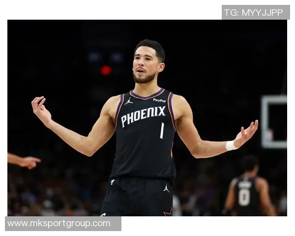 奥特布克在比赛中展现卓越掌控力面对包夹与强对抗依然做出明智决策