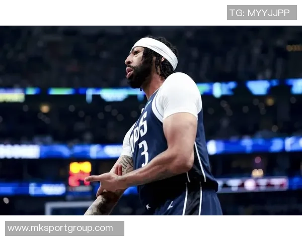 浓眉带病坚持比赛期间两次呕吐全力以赴助球队争胜