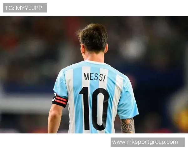 博尼回忆初恋球衣埃托奥的蓝黑战袍承载青春梦想