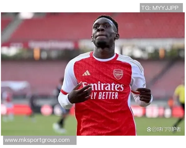 摩纳哥中场意外飞踹塔利亚菲科脖子引发场上混乱瞬间