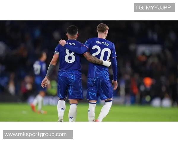 切尔西俱乐部庆祝百场里程碑为帕尔默等五名球员颁发纪念礼物