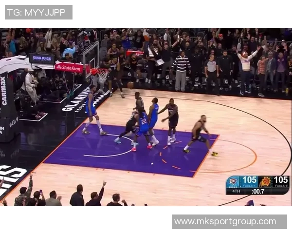 布克半场表现出色10投6中斩获15分并罚球全中助力球队稳定火力